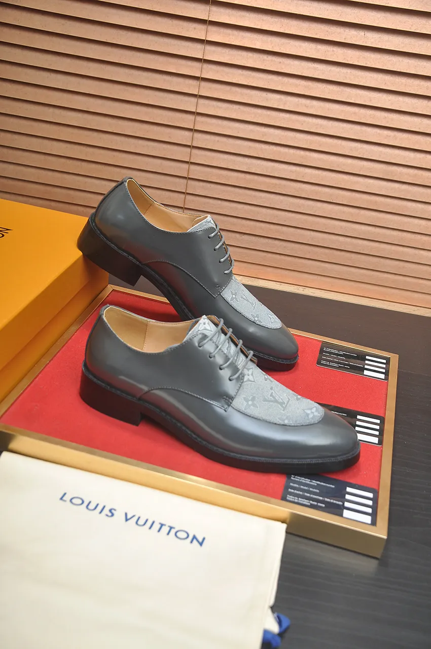 Men's men's shoes 💰500💶 [LV] (original single cowhide lining) 🍀LV's latest genuine leather business suit shoes are launched simultaneously on the official website. The first-layer cowhide imported from Italy is made of heavy gold, 💥official website 1:1 rubber outsole. Versatile to wear, high-end without losing class, and the color combination is extraordinary. This four-season style is alluring when worn on your feet, showing off your big-name flair. Standard code 38-45 (45 customized)